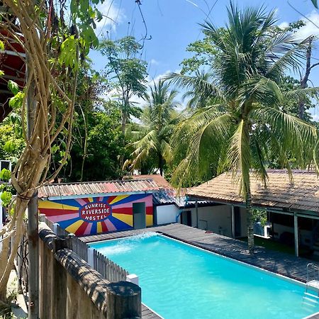 Sunrise Riverside Pool Hostel Luang Prabang Ngoại thất bức ảnh