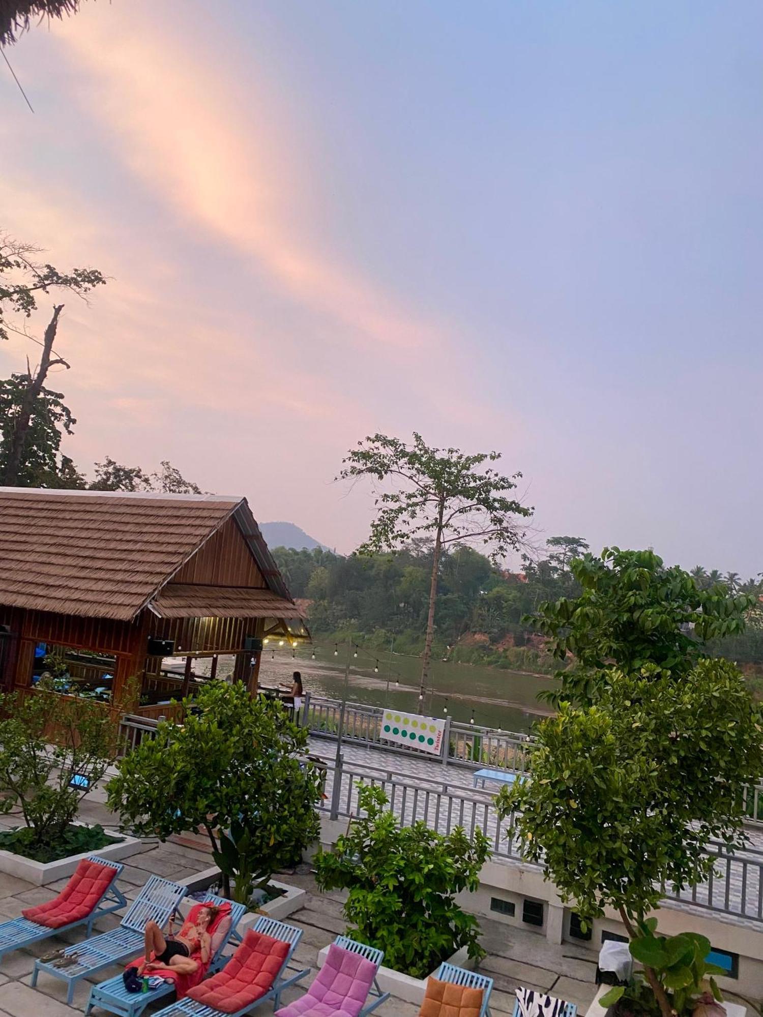 Sunrise Riverside Pool Hostel Luang Prabang Ngoại thất bức ảnh