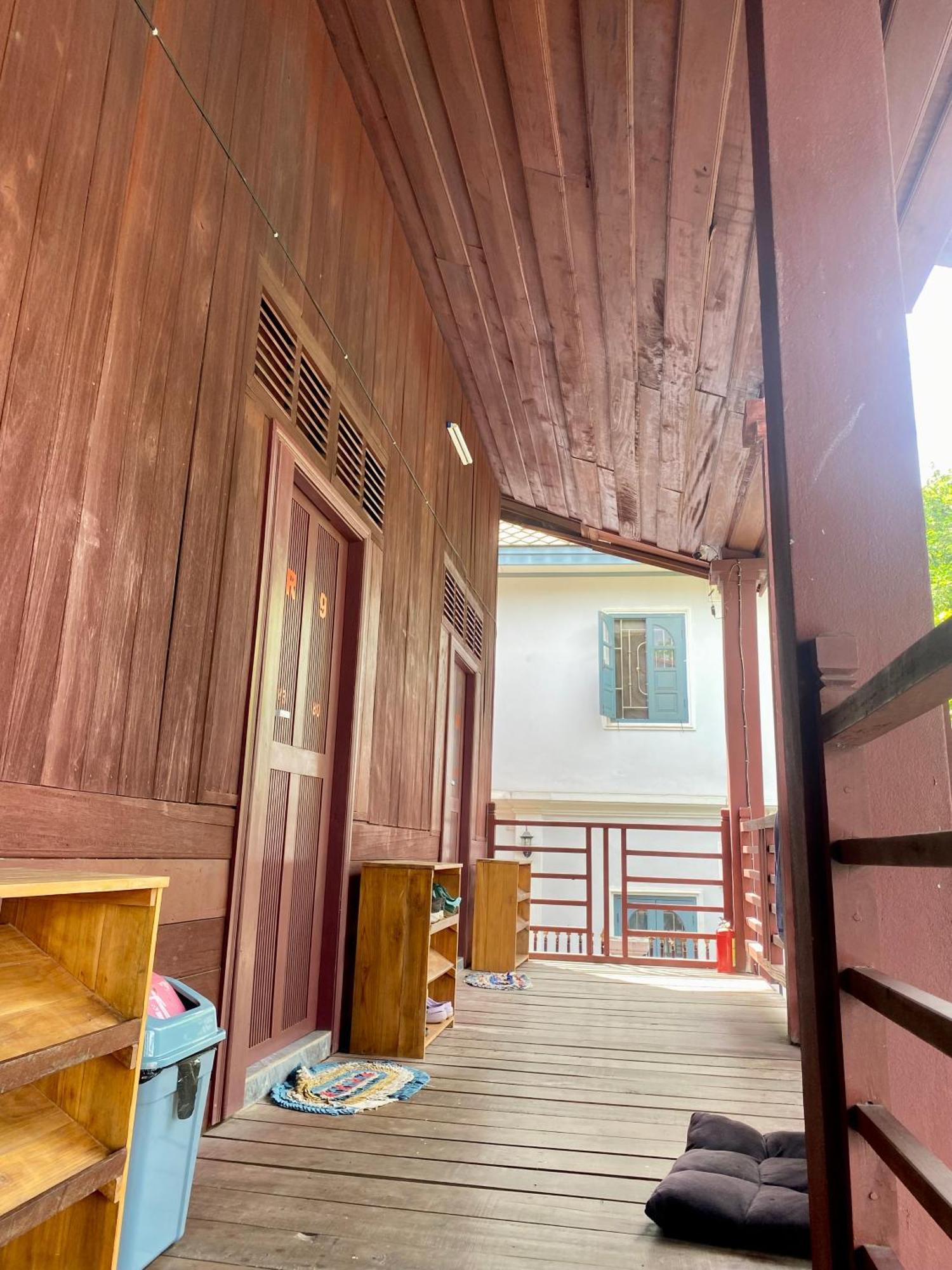 Sunrise Riverside Pool Hostel Luang Prabang Ngoại thất bức ảnh